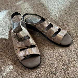Propet Breeze Metallic Walk Sandal 12 N(AA)